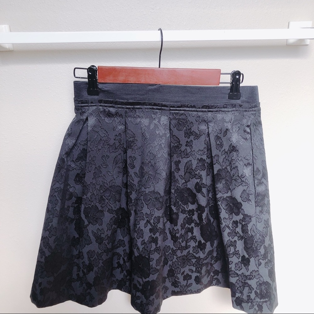 Black band waisted pleated flare skirt